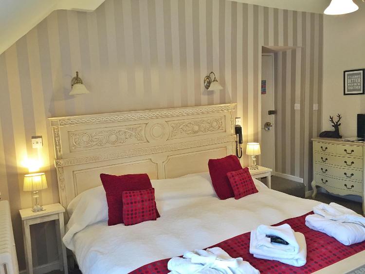 The Hand at Llanarmon Hotel Review, Llanarmon Dyffryn Ceiriog, Wales