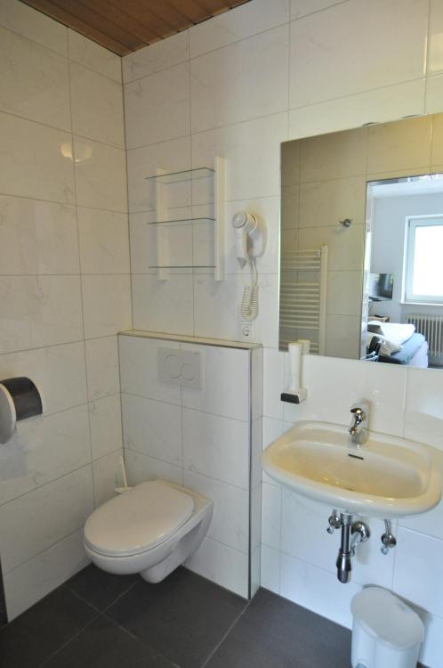 Dvoulůžkový pokoj Standard s manželskou postelí a balkonem