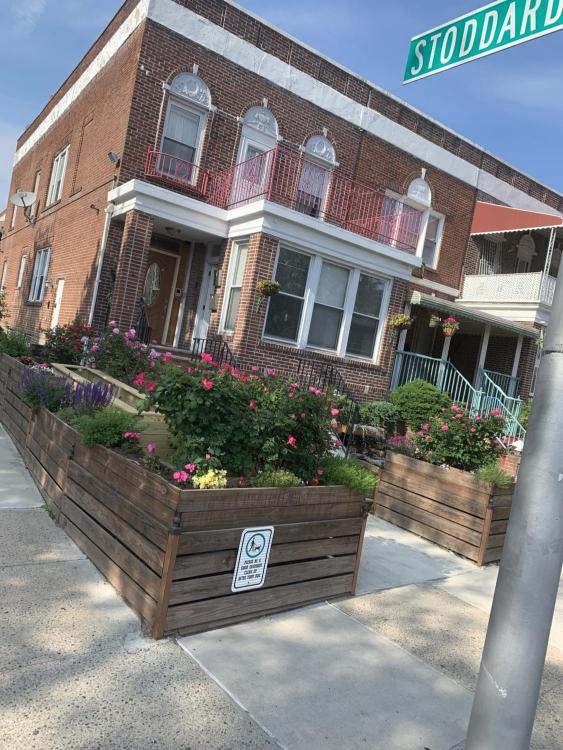 Beautiful Brooklyn KoiFish PondGarden Residence in New York 2023