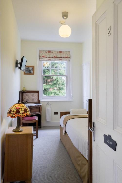 Springwood Guesthouse Hotel Review, Gatwick Travel