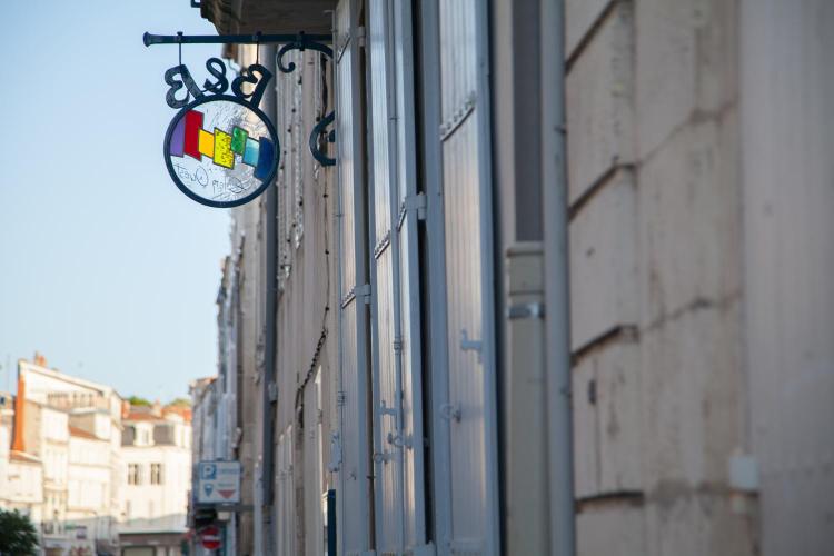 33 Rue Thiers, 17000 La Rochelle, France.