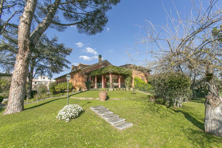 Villa mit Gartenblick