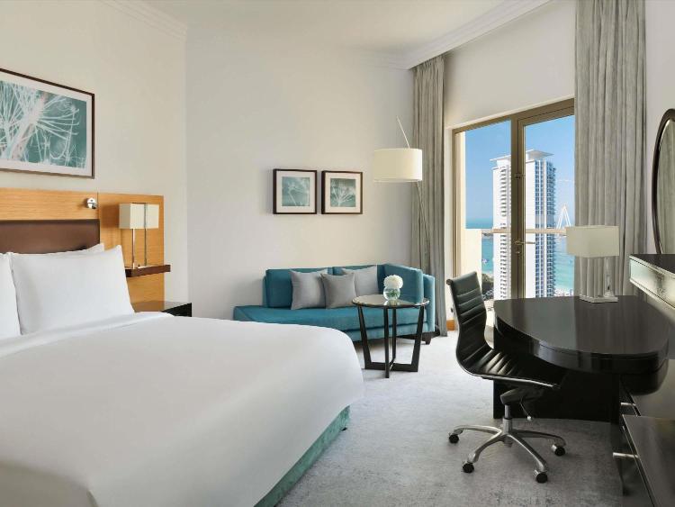 Executive King with Balcony, Lounge Access, Breakfast, Refreshments & Evening drinks and Canapés