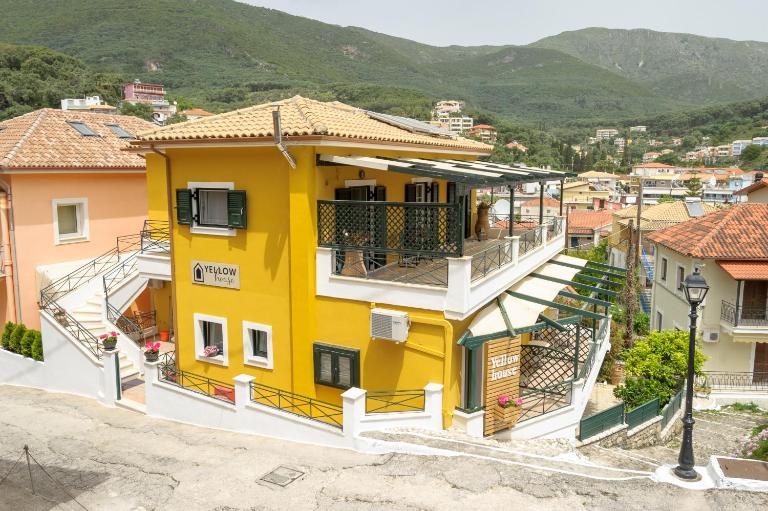 Yellow house - Bed and Breakfast Párga