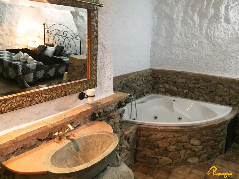 Alojamientos Cuevas Pinomojon - B&B Cuevas del Campo