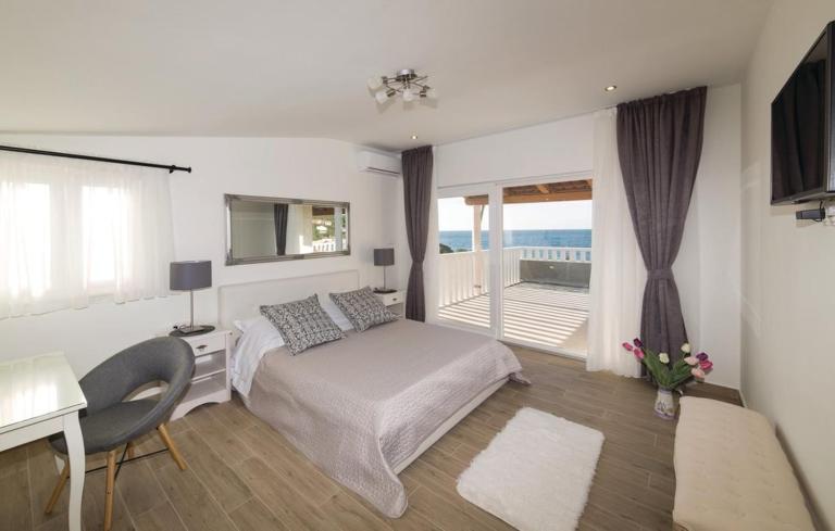 Luxury villa Vela Rina - Bed and Breakfast Mali Drvenik