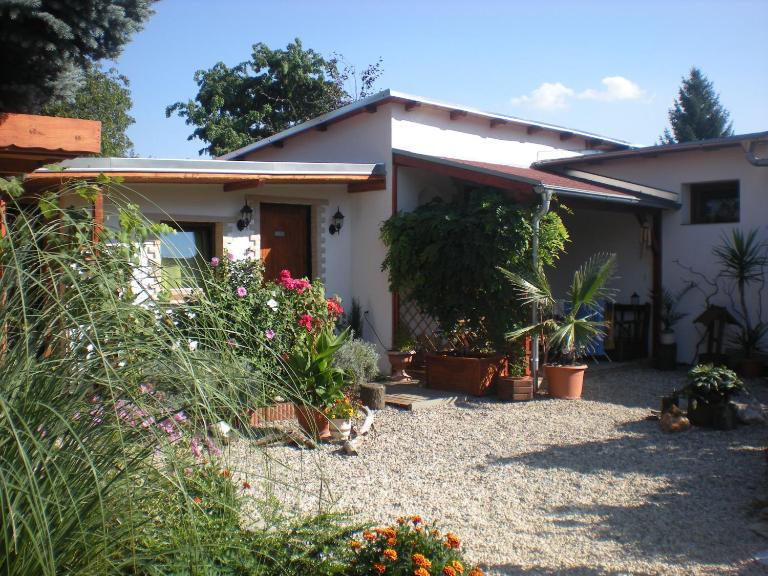 Sophia Cozy Self Catering Apartment - B&B Dolní Břežany
