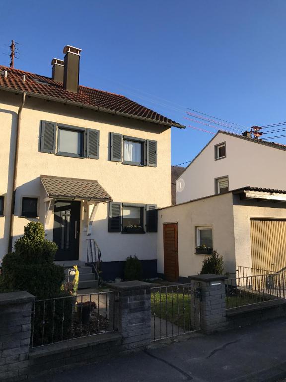Ferienhaus Vier Jahreszeiten - Ferienwohnung Bad Urach