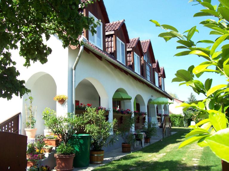 Haus Martha - Ferienwohnung Balatonudvari
