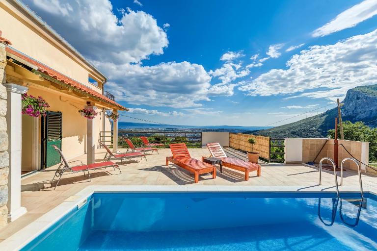 Holiday Home Marincello - Bed and Breakfast Solin