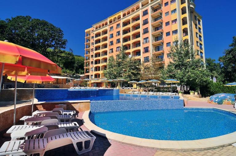 Kris Apartments at Paradise Green Park - B&B Golden Sands