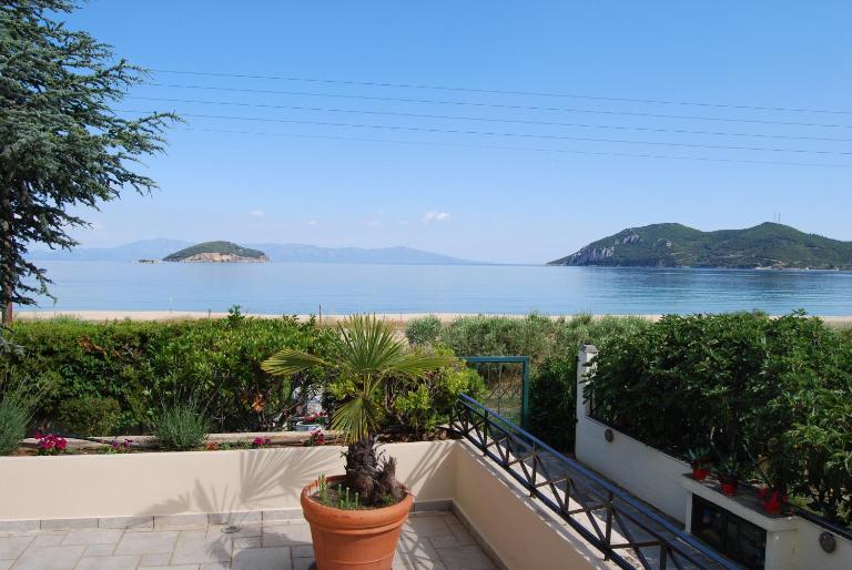 Blue Crystal Villa - B&B Irakleitsa