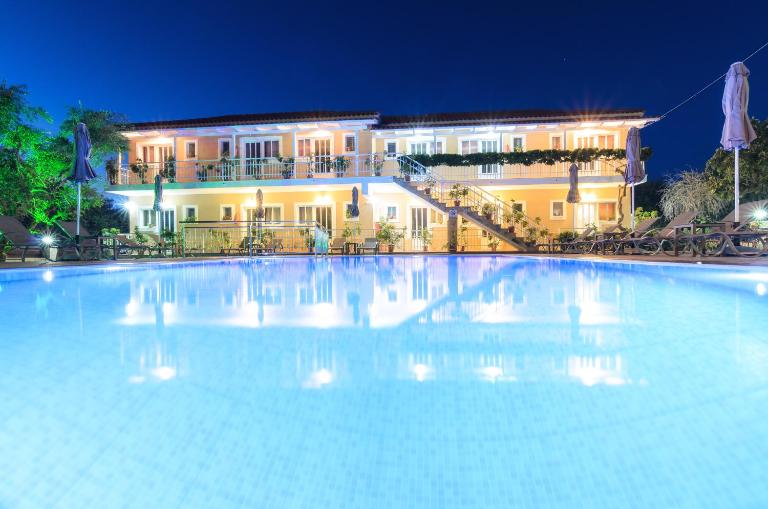 Artemis Apartments - B&B Kypseli