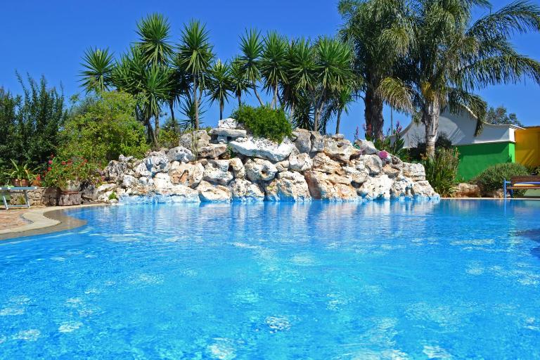 Villa Vacanze Paradiso - Oasi di Tranquillità con Piscina e Giardino a 10 min dal mare - B&B Neviano