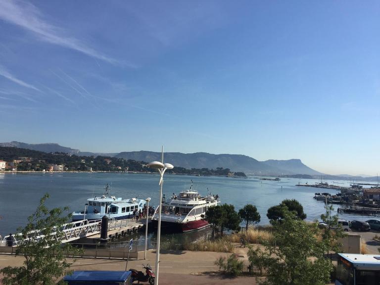 Studio Bord de Mer et VUE sur MER WIFI OFFERT - B&B La Seyne-sur-Mer