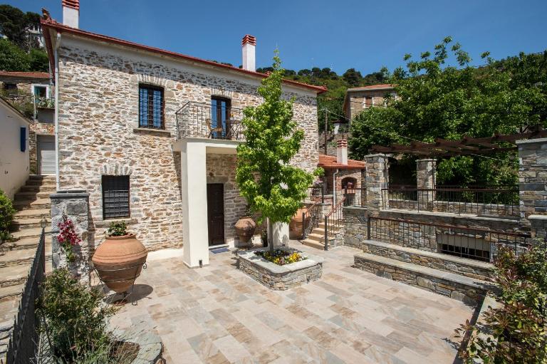 Thalia Traditional Guest House - Bed and Breakfast Promýri