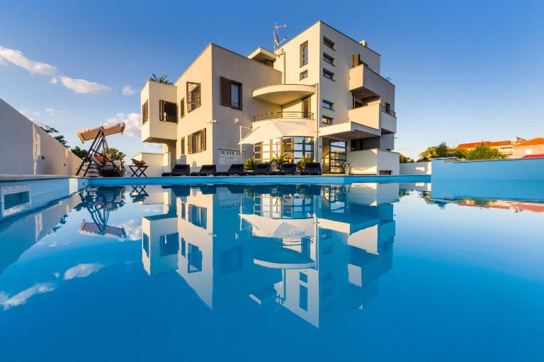 Apartments Menalo - B&B Zaton