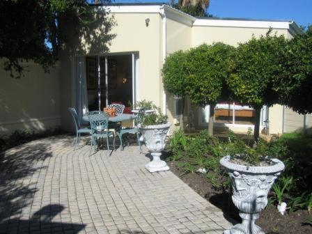 Navona Constantia Guest Cottage - B&B Cape Town
