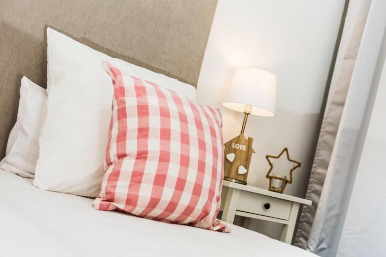 Apartamentos Cornellalux 2 - Bed and Breakfast Cornellà de Llobregat