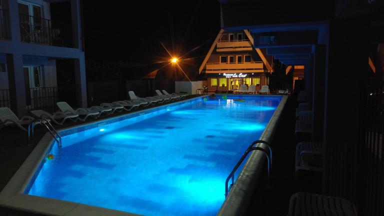 Pensiunea La Castel - Piscina incalzita - B&B Costineşti