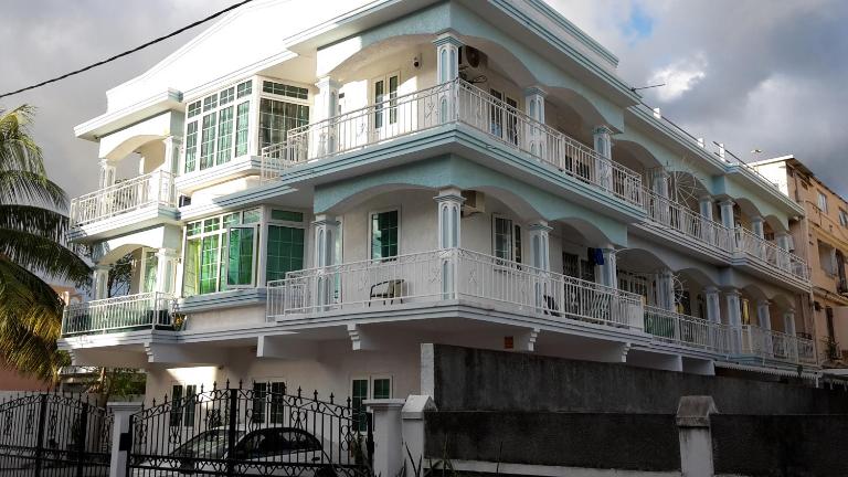 Residence Lasenza Apartment - Bed and Breakfast Flic en Flac