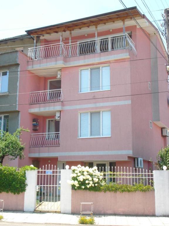 The Sunny Home Guesthouse - Bed and Breakfast Chernomorets