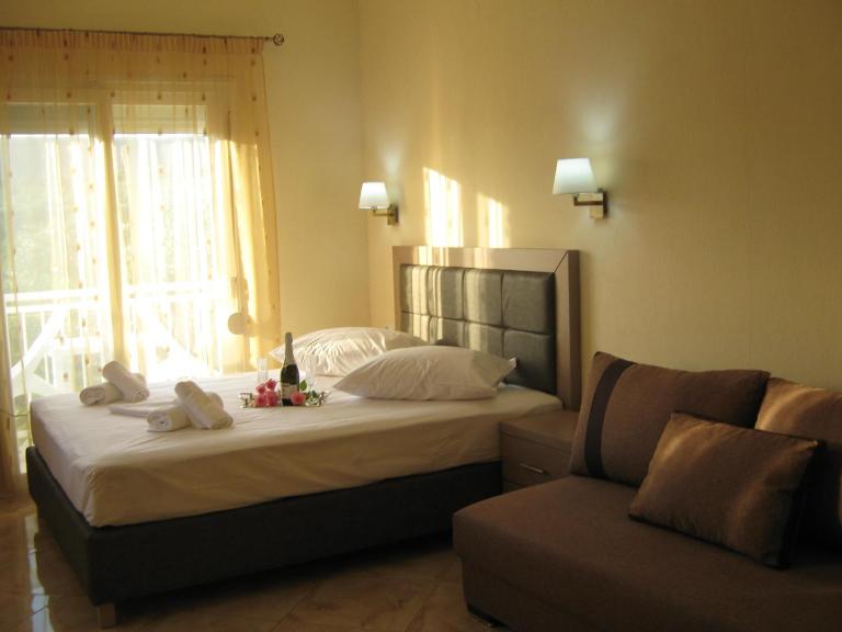 Studios Venetia - Bed and Breakfast Astrís