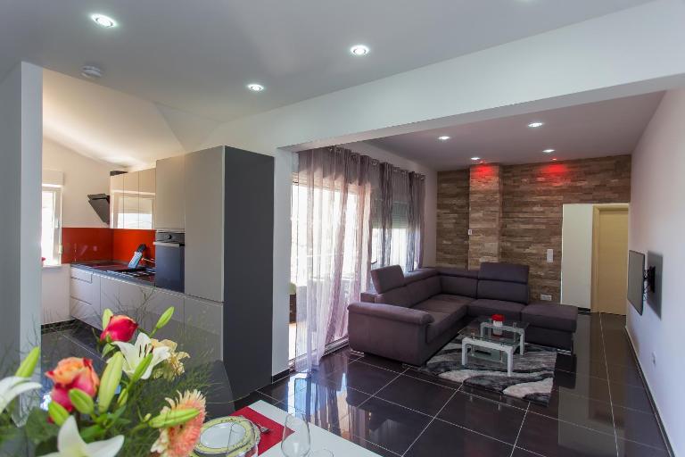 Boutique Apartment in villa with pool 2 - B&B Kutleše