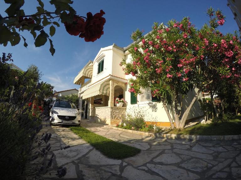 Apartman Veronika - B&B Vrsi