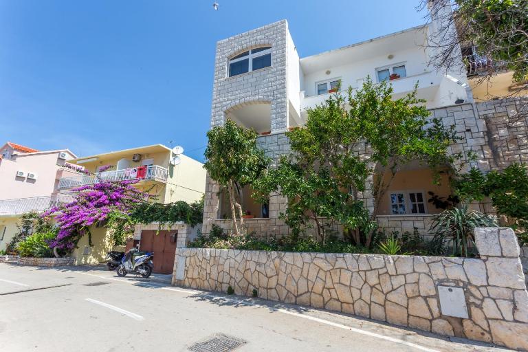 Apartment Branka Kustura 2 - B&B Lesina
