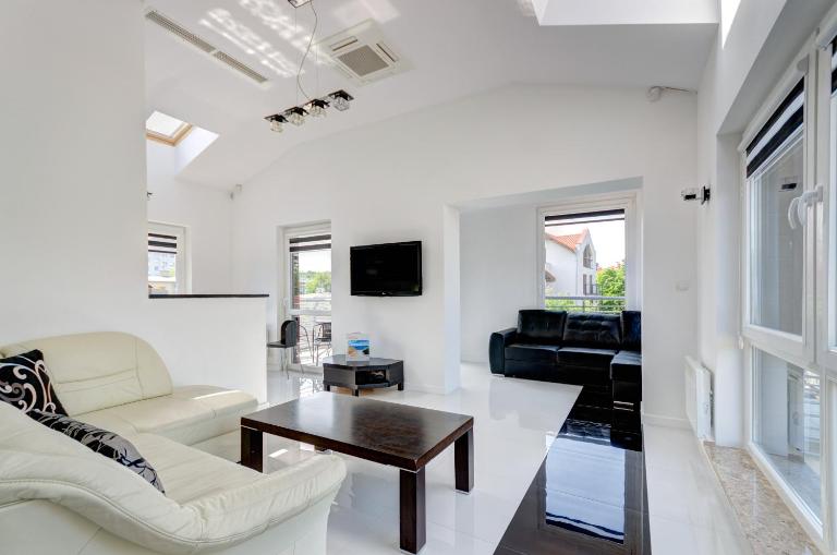 Sunrise apartments close to the beach & by Noclegi Renters - Chambres d'hôtes Sopot