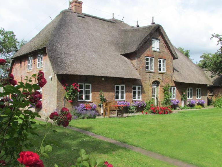 Historischer Davidshof - Mit dem Rad die Nordseehalbinsel erkunden - B&B Oldenswort