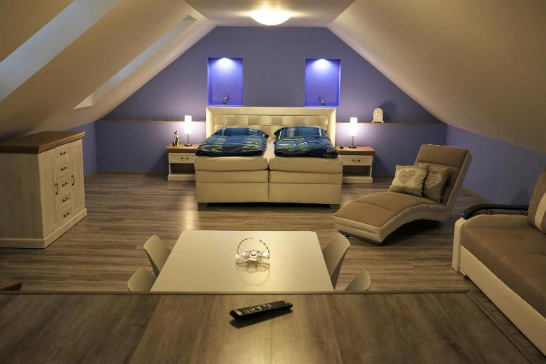 Ubytovanie Tri ruže - Chambres d'hôtes Krásnohorské Podhradie