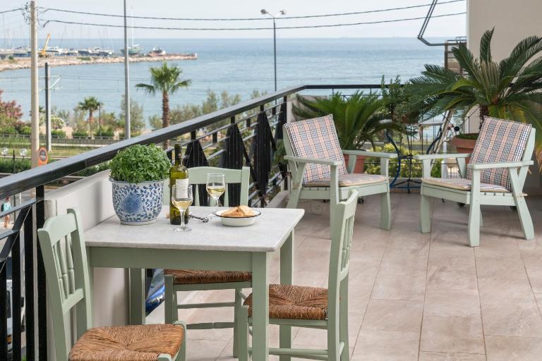 Unique Flat with Sea View at Edem Beach - A Seafront Property by Athenian Homes - B&B Atenas