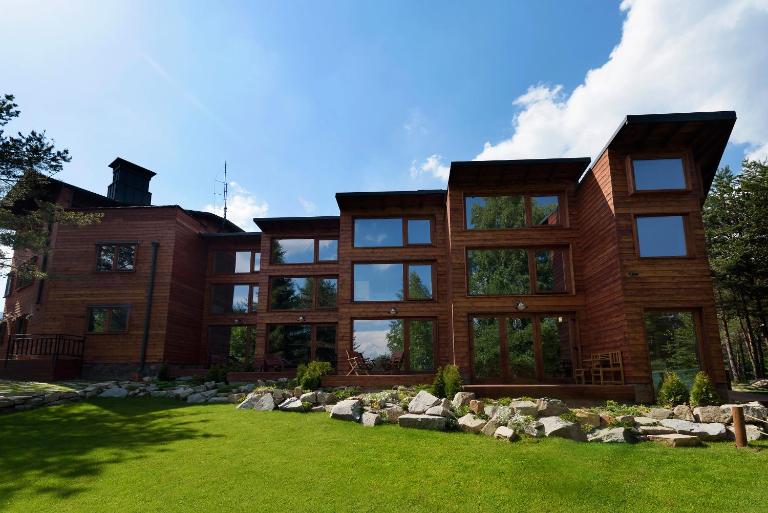 PinusVillas Private Jacuzzi & Phyto-Sauna - Chambres d'hôtes Zheleznitsa