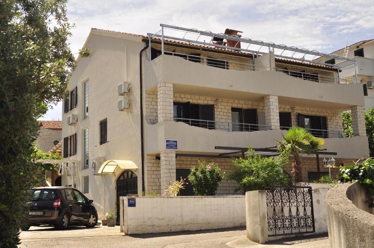 Apartments Lucija-Klara - B&B Brodarica