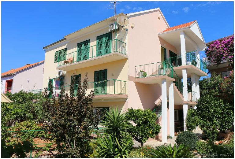 Apartments Lujo - B&B Primošten