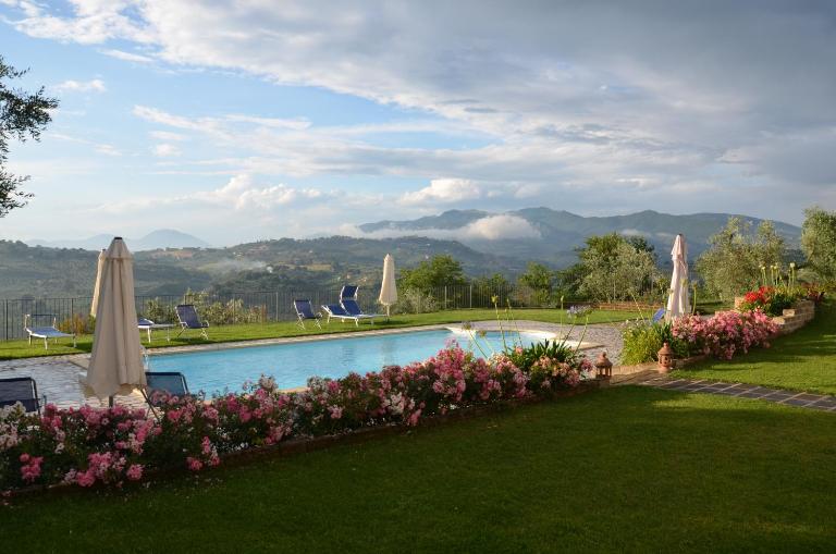 Villa Collebelvedere - Near Rome with Home Restaurant - B&B Fara in Sabina