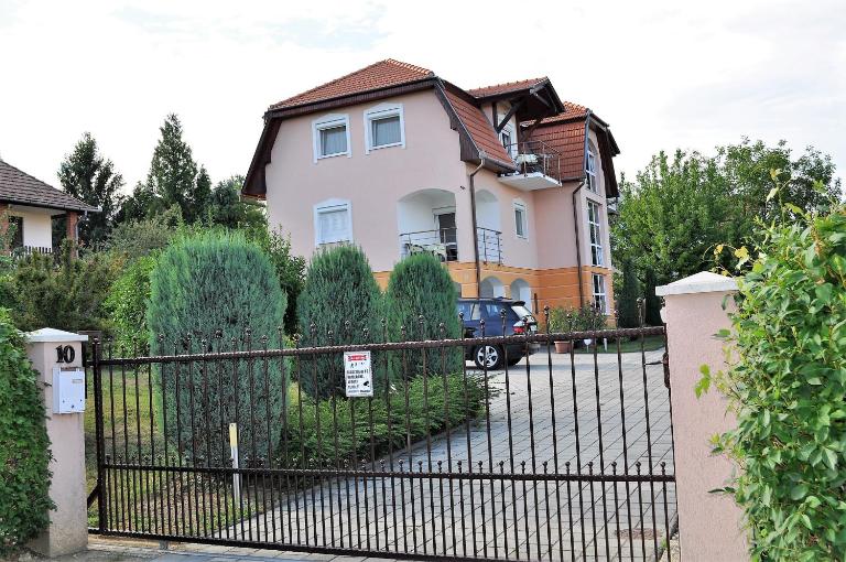 Katalin Apartmanház - B&B Zalakaros