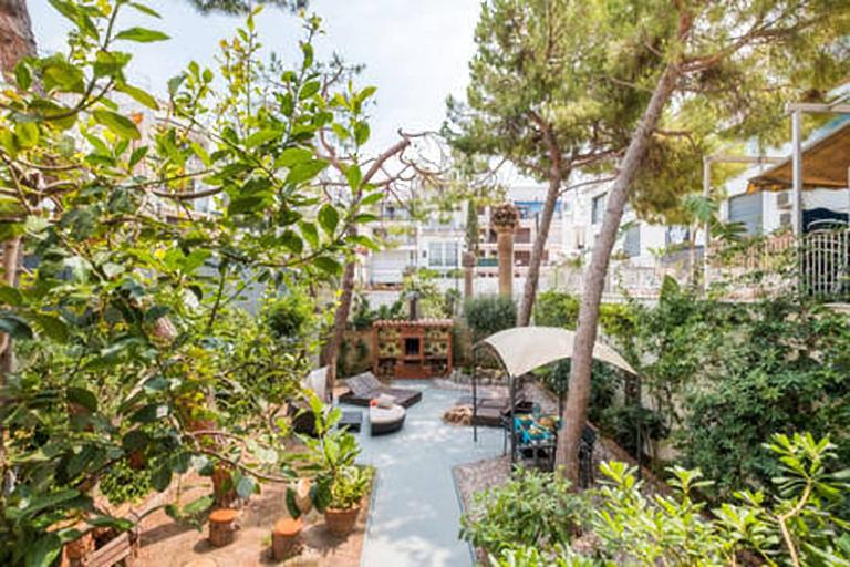 3 bedroom Apartment with private garden on top location Sitges centre beach - B&B Sitges