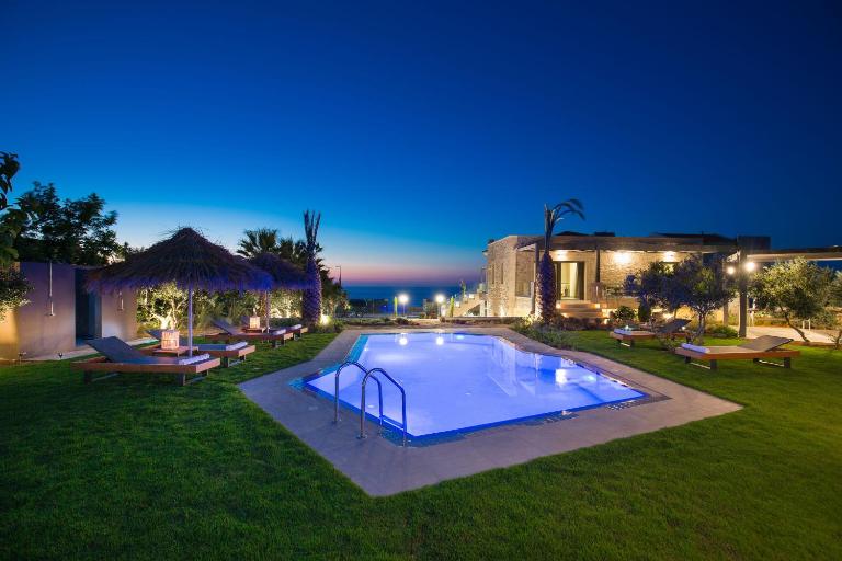 Velvet Breeze Superior Villa - B&B Stavroménos