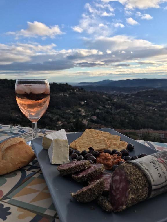 Dieu L'Amour - Galimard - B&B Châteauneuf-Villevieille