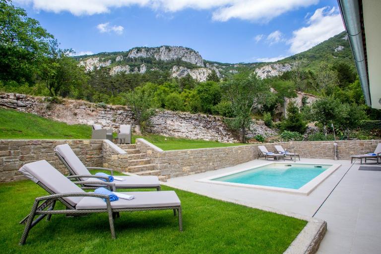 Villa Orljak - Bed and Breakfast Lanišće