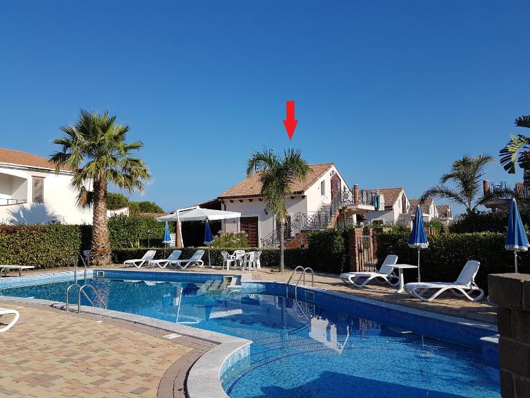 Mansarda con Vista Piscina - B&B Campofelice di Roccella