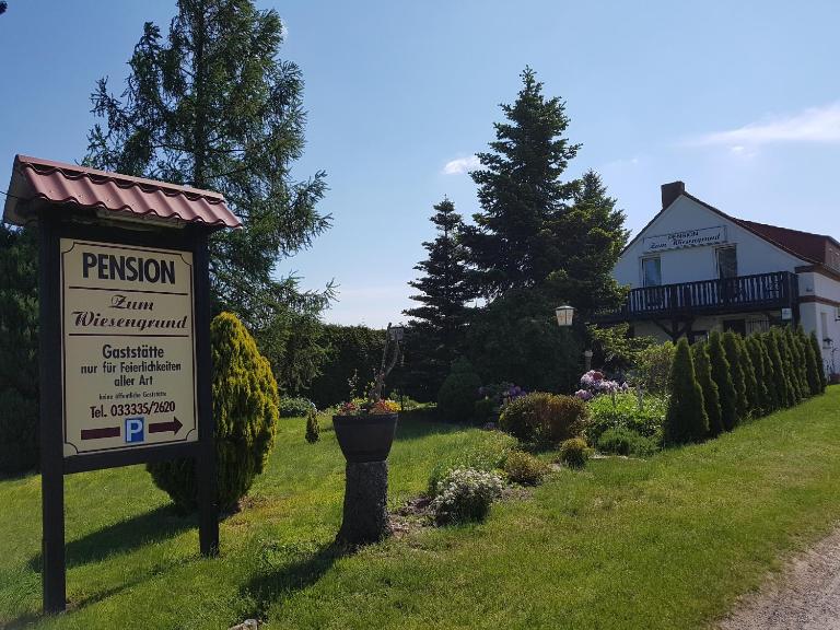 Pension zum Wiesengrund - Bed and Breakfast Frauenhagen