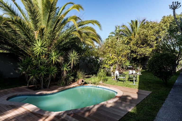 Le Petit Chateau Guest House - B&B Durbanville