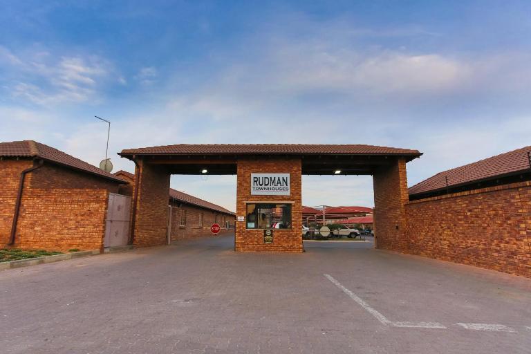 Rudman Townhouses Self-catering Accommodation - B&B Boksburg