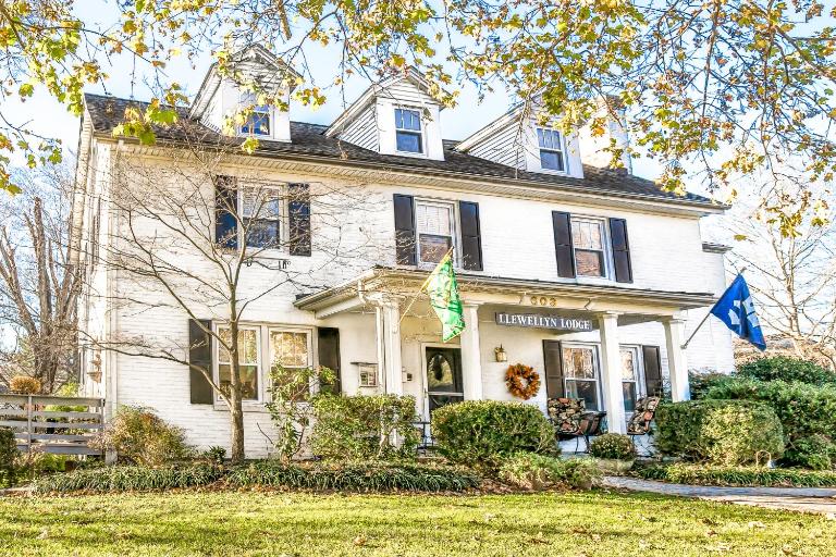 A B&B at Llewellyn Lodge - B&B Lexington
