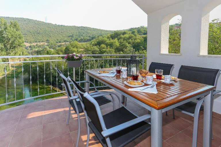 Waterfall House Getaway - B&B Trilj