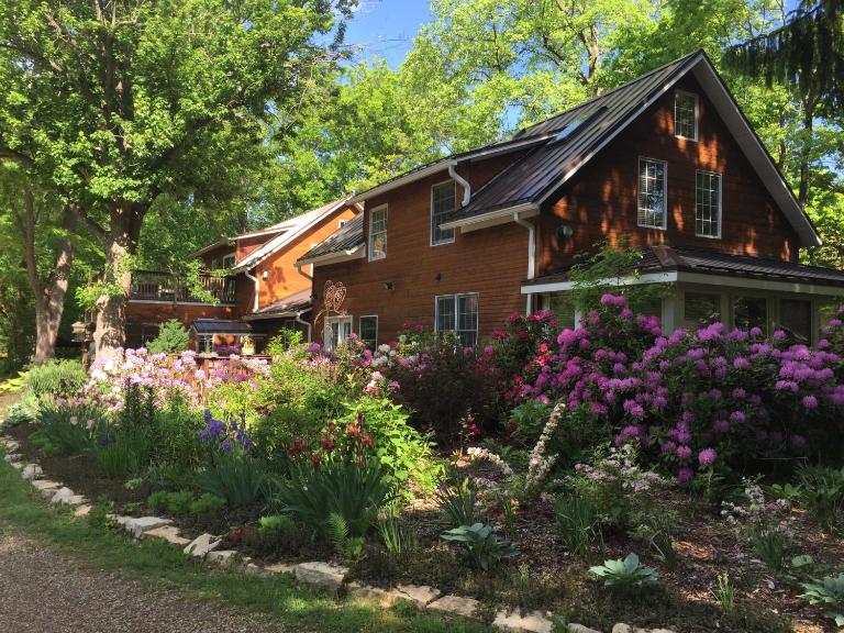 Goldberry Woods- A Modern Farm Resort - Bed and Breakfast Union Pier
